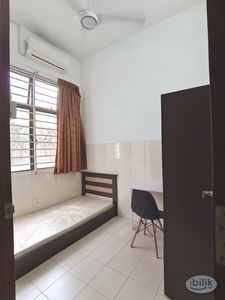 Nearby Kota Damansara ✅RM600 (PRIVATE BATHROOM) single bed at Subang Bestari Landed house