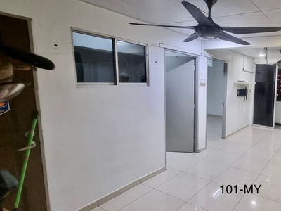 [SUPER VALUE BUY] 689sqft Gasing Indah, Petaling Jaya. Low Cost Aparment. 3 Bedrooms & 1 Bathroom