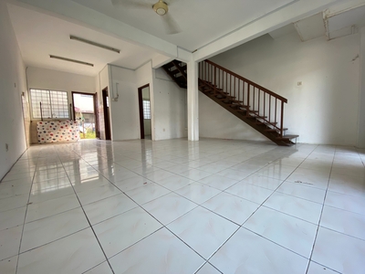 Taman Pinggiran Putra 2 Storey House for sale BELOW MARKET VALUE READY TO MOVE IN