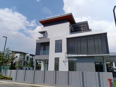 New Three Storey Bungalow with 6 Bedrooms and Clubhouse @ K. Kemuing