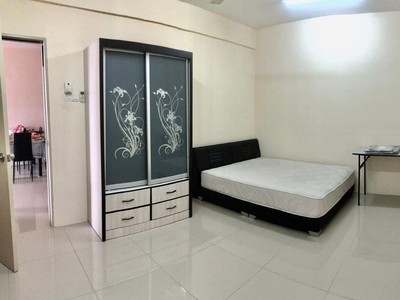 [FREE MONTHLY CLEANING] Middle Room at Platinum Lake PV16, Setapak
