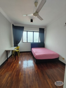 Large Room Female Unit At PWTC Only 2 Min Walk To LRT PWTC