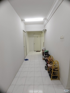 Middle Room at Ara Damansara, Petaling Jaya
