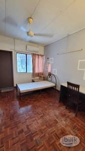Middle Room at Damansara Kim Walking Distance To Starling Mall