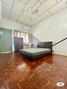 Middle Room at SS2 nearby CHOW YANG - ( Jalan SS2/10 )