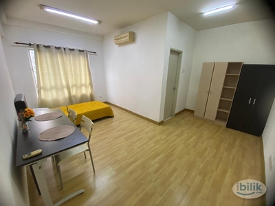 NICE VIEW MASTER ROOM WITH PRIVATE BATHROOM 9 MINS WALK TO MRT KD