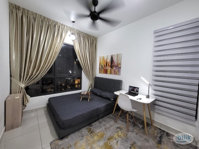 Nicely furnished Master Bedroom | D'sara Dsara Sentral | Sqwhere | Private bathroom | Free internet, parking & Utility | Female unitit