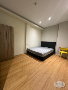 [Ocean77][Zero/Low Deposit] Queen Bed Master Room for Rent @ Petaling Street | Walking Distance to Pasar Seni LRT Station