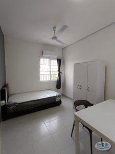 Private Middle Room at Setia Alam, Shah Alam（female unit ONLY）setia taipan
