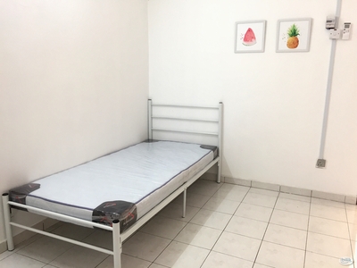 Spacious Middle Room at Gasing Indah (near PJ, OKR., Midvalley, KL)