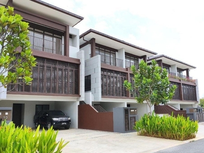 3 storey end lot for rent,Partially furnished,The Mulia Residences,Cyberjaya,Selangor