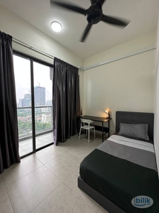 PREMIUM ROOM RENTAL Private Balcony Walking Distance to Public Transport
