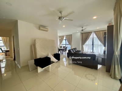 Luxury Corner Residence With An Executive Layout And KLCC View