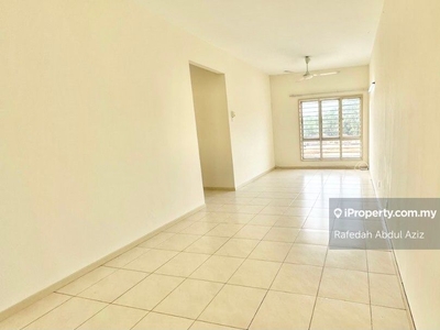 Basic Unit & Well Keep Maintained Unit. Serious Buyer? Lets Viewing.