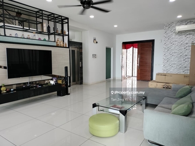 Bungalow at Setia Pearl Villa, with lift and swimming pool