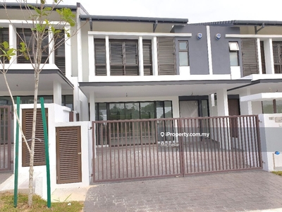Freehold Move In Condition Brand New Semanea Hill for sale