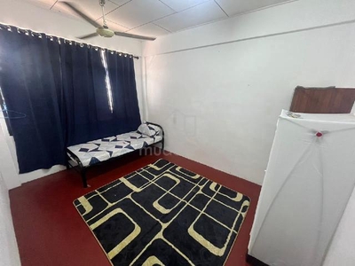 Single Room Lelaki, Batu Berendam, Sebelah Airport
