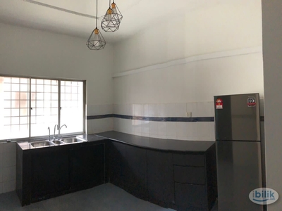 Bandar Puteri Puchong Fully Furnished Medium Room with Air Conditioning