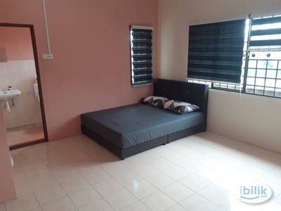 Oakland Seremban 2 room attached bathroom, fully Furnised double storey Semi D nice location