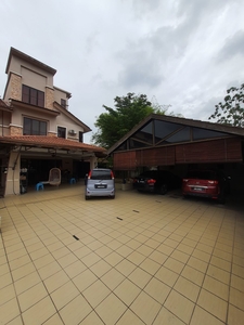 CORNER| BIG BUILT UP 2.5 Storey Terrace Bandar Nusaputra Puchong