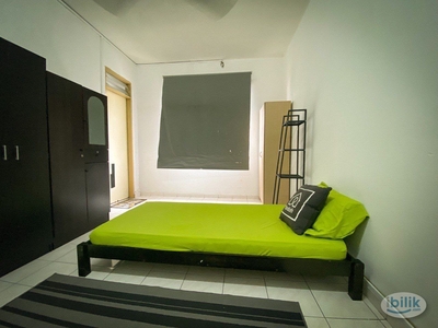 Master Room at Blok A, Mentari Court 1, Bandar Sunway