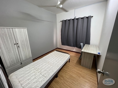 Middle Room at Kenanga Apartment, Pusat Bandar Puchong