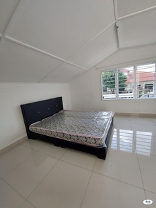 Middle room for rent at SS2 Near LRT. Include utility and high speed internet.