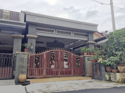 MURAH FULLY RENOVATED 2.5 storey terrace Intermediate Taman Sri Kenari Kajang