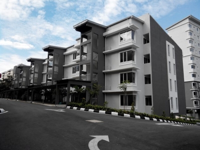 Pelangi Heights 2, Klang, Town House With 3 Car Parks, Corner Unit