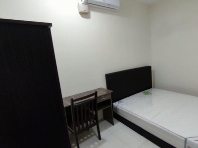 Queen size Nicely furnished Single Room at KLCC, KL City Centre