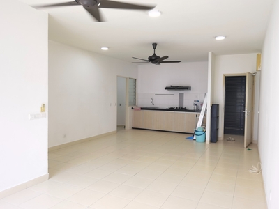 Seri Kasturi 950sf with balcony partly furnished for rent!