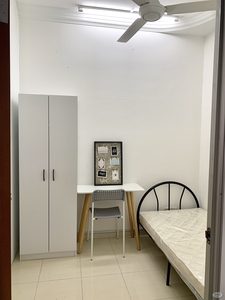 Single Room at Mentari Court 1, Bandar Sunway (Free Wifi)