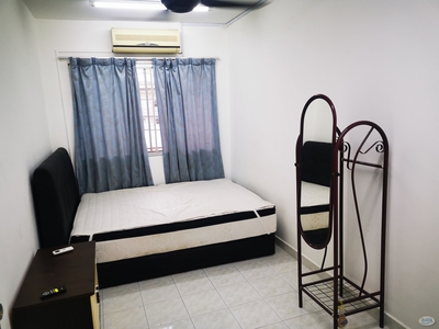 Walking Distance to LRT and Bus Stop Middle Room at SS2, Petaling Jaya
