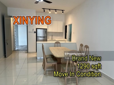 Brand New Unit With Furnished , Middle Floor, 1290 Sqft , Good Deal !!