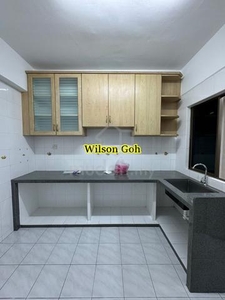Build-in dry&wet kitchen cabinet, can provide mattress in master room