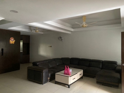 2.5 storey fully furnished for rent