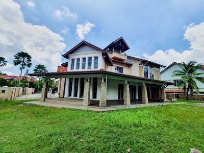 [Connected and Renovated] Double Storey semi detached, Titian, Bukit Jelutong, Shah Alam For Sale