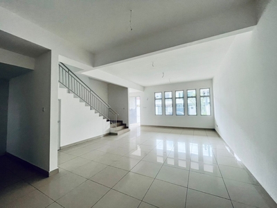 Kulai Bandar Putra Jalan Camar (Vernice) 2️⃣Storey Terrace House Brand new unit 古来太子城双层排楼出售 全新屋子 24小时严谨保安围篱区 小学中学商店就在附近