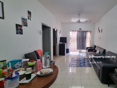 Middle floor good for family stay or investment
