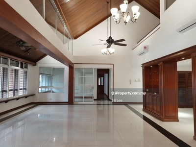 Newly renovated duplex penthouse within city close MRT LRT amenities.