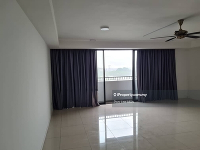 Dreamcity Brand New, Facing Lake, 4 Carparks, Partially Furnished Unit