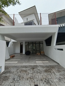 Newly Painted & Renovated 2 Storey Terrace House, Facing Open In Laman Glenmarie, Shah Alam, Selangor.