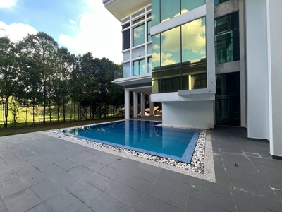 PRIVATE LIFT AND POOL, NICE VIEW, FREEHOLD