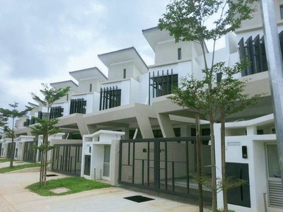 Rumah Double Storey Terrace House di Laman Glenmarie, Shah Alam, Selangor