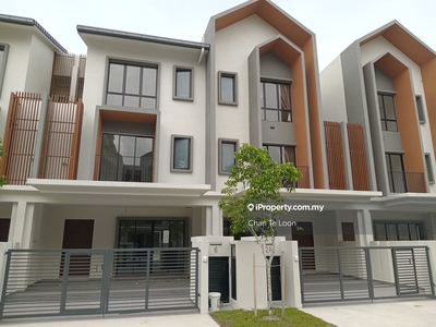Freehold 22' x 70' - 3 storey Landed Terrace House at Puchong