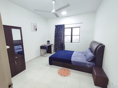 Male/female/couple master bedroom at Pelangi utama