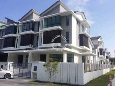 Corner 2.5 Storey house, Putra Impiana Puchong