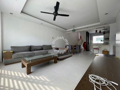 D'Alpinia Townhouse, Upper unit, Fully furnish, 2200sf, 4r3b, Puchong