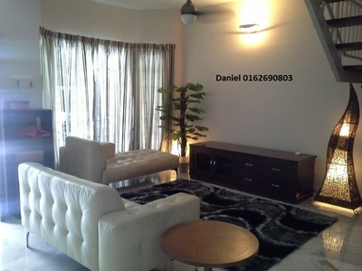Double storey terraced house PJS 10 walking distance to Sunway Pynamid & Sunway University ( Opposite Sunway Pynamid Mall )