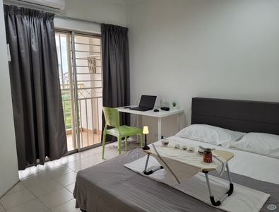 Super Clean Premium Middle room with private balcony, F/F, All inclusive, Menara Visio, TRX
